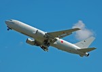 JASDF_KC-767_(97-3603)_departs_RIAT_14thJuly2014_arp.jpg